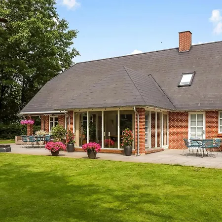 Nyaraló Stunning Home In Silkeborg With Sauna *